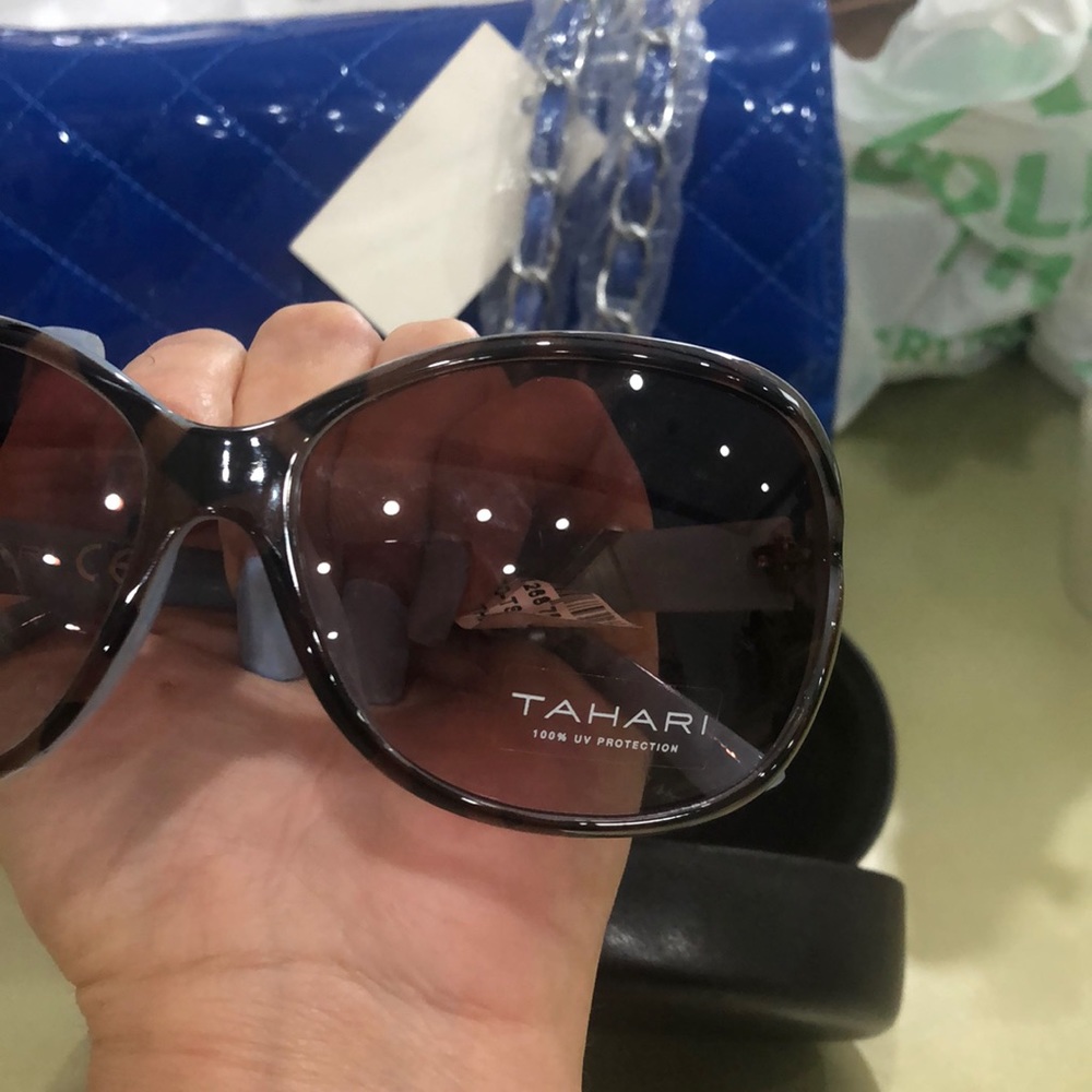 Super gorgeous Ellie tahari sunnies by viviglam π - Picture 15 of 16